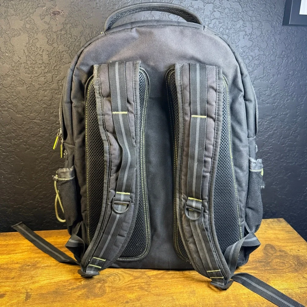 Solo New York Active ACV700 Black Polyester Laptop Backpack‎ Unisex 17.3 Inch